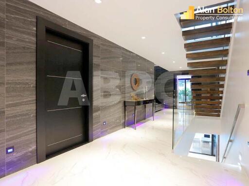 6 Bed 9 Bath in Pratumnak ABPC0100