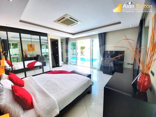 Modern Luxury 5 Bed 6 Bath Pool Villa in Jomtien