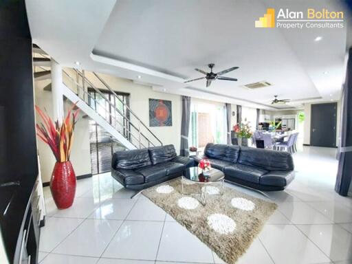 Modern Luxury 5 Bed 6 Bath Pool Villa in Jomtien