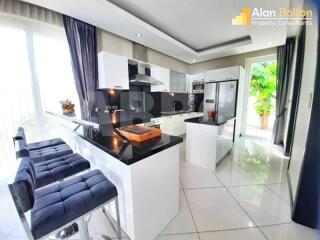 Modern Luxury 5 Bed 6 Bath Pool Villa in Jomtien