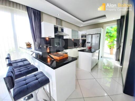 5 Bed 6 Bath in Jomtien HS5596