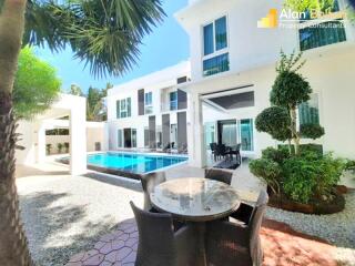 Modern Luxury 5 Bed 6 Bath Pool Villa in Jomtien