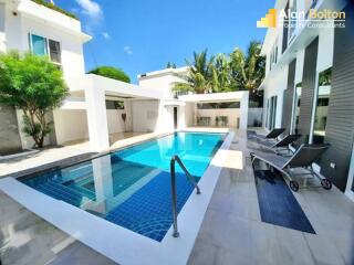 Modern Luxury 5 Bed 6 Bath Pool Villa in Jomtien