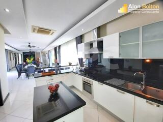 Modern Luxury 5 Bed 6 Bath Pool Villa in Jomtien