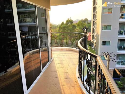 Large Partial Ocean View 1 Bedroom 2 Bathroom Condo in Pratumnak