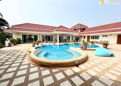 5 Bed 6 Bath Pool Villa in East Pattaya HS5561