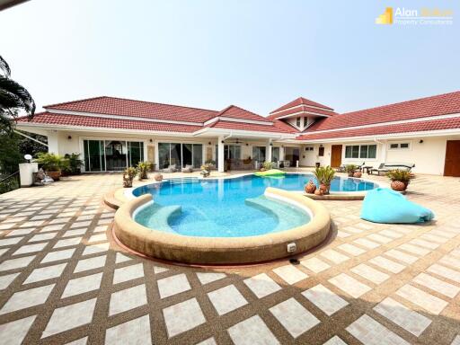 5 Bed 6 Bath Pool Villa in East Pattaya HS5561