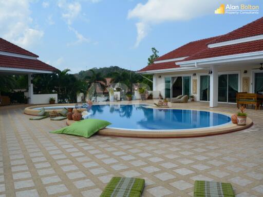 5 Bed 6 Bath Pool Villa in East Pattaya HS5561