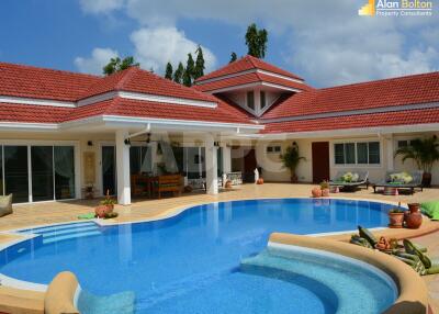 5 Bed 6 Bath Pool Villa in East Pattaya HS5561