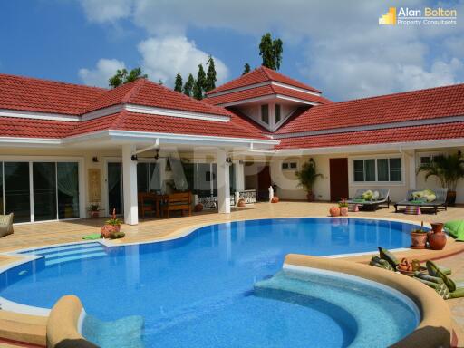 5 Bed 6 Bath Pool Villa in East Pattaya HS5561