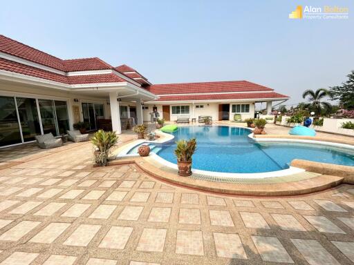 5 Bed 6 Bath Pool Villa in East Pattaya HS5561