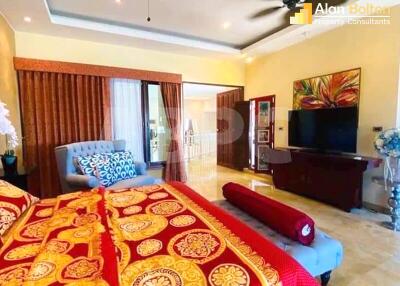 Very Large 1 bedroom Condo in Chateau Dale Jomtien