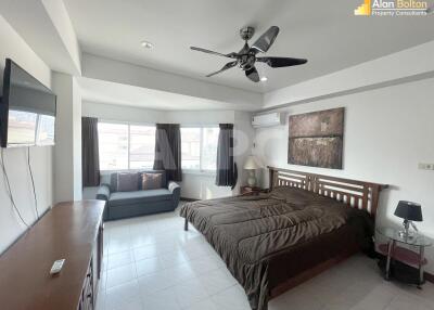 Large 1 Bed 2 Bath Condo in Jomtien