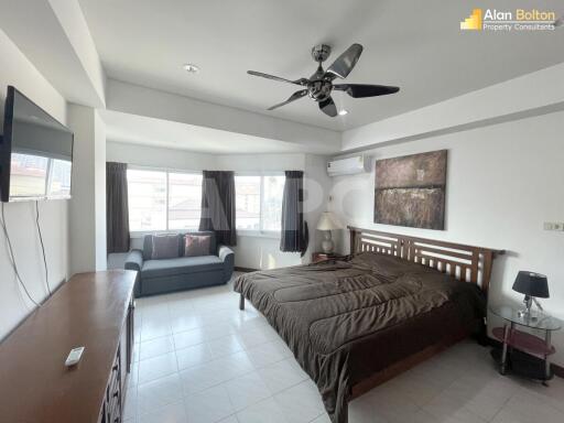 Large 1 Bed 2 Bath Condo in Jomtien