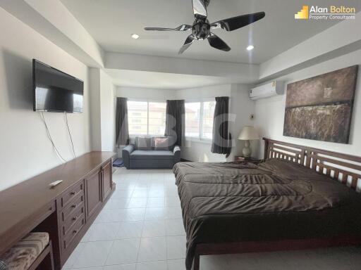 Large 1 Bed 2 Bath Condo in Jomtien