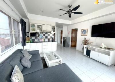 Large 1 Bed 2 Bath Condo in Jomtien