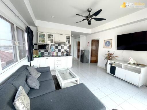 Large 1 Bed 2 Bath Condo in Jomtien