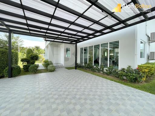 Owner Financing offered - 4 Bedroom 3 Bathroom Pool Villa in East Pattaya - HS5363