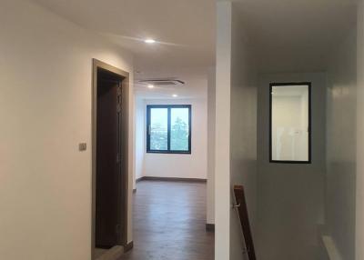 New Premium Home Office In Bangkok •  5 mins to Don Mueang Airport