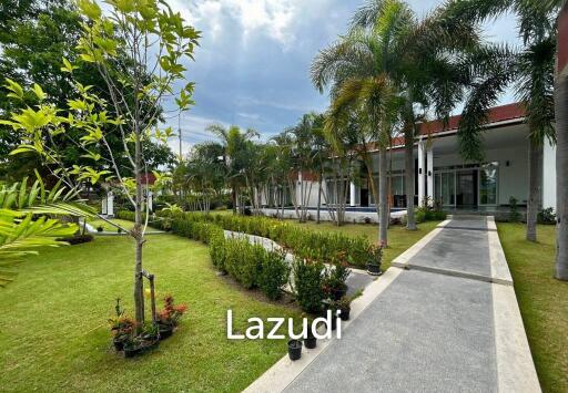 BLACK LOTUS : Quality 4 Bed Pool Villa