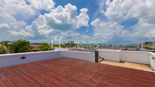 Freehold 2-Bed Penthouse in Exclusive Marina
