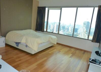 2 bedrooms 2 bathrooms +study DUPLEX 134sqm top floor EMPORIO PLACE