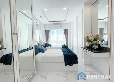 Luxury Condo just a 10 minutes Walk away to the Beach in Jomtien for Sale!