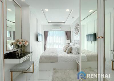 Luxury Condo just a 10 minutes Walk away to the Beach in Jomtien for Sale!