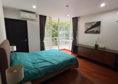 Quiet Condo Sukhumvit 15