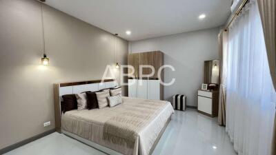 4 Bedrooms 5 Bathrooms House for Sale in Na Jomtien