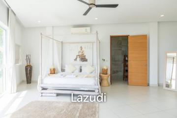 Villa in Chaweng Hills: Panoramic Sea Views, 5-Bedrooms