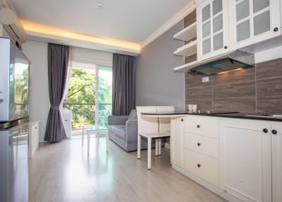 One-Bedroom Condo: Prime Location Await at Spring Condominium