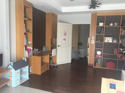 4 Bedrooms 4 Bathrooms Size 450sqm. Natural Place Sukhumvit 31 for Rent 130,000 THB