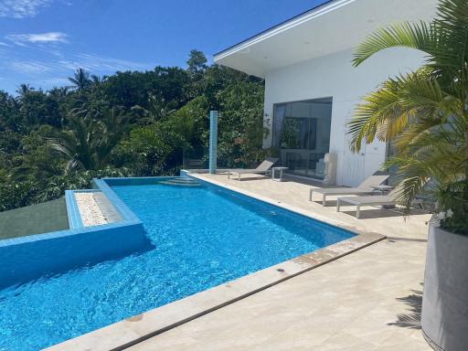 Stunning 4 bedrooms sea view villa for sale located in Chaweng Noi.