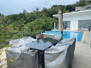 Stunning 4 bedrooms sea view villa for sale located in Chaweng Noi.