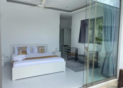 Stunning 4 bedrooms sea view villa for sale located in Chaweng Noi.