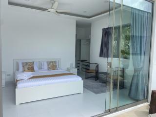 Stunning 4 bedrooms sea view villa for sale located in Chaweng Noi.