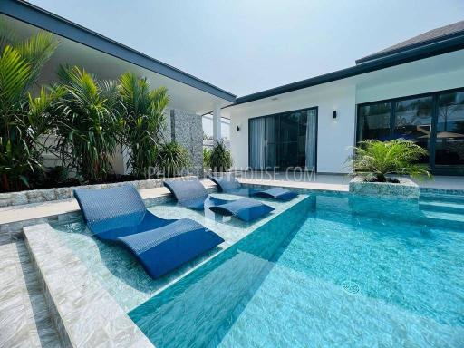 RAW7337: Five Bedroom Pool Villa in Rawai