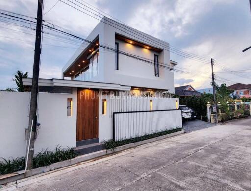 CHA7278: Modern Pool House in Chalong