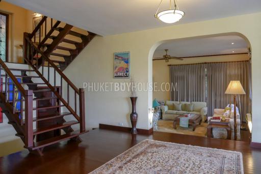 PAT7206: Three Bedroom Villa on a Hill Above Patong