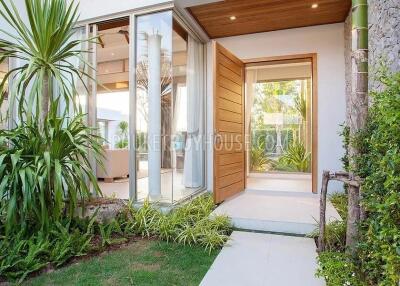 LAY7103: Private Pool 4 Bedroom Luxury Villa with Big Land Plot in Layan