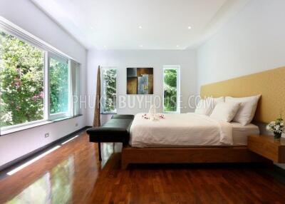 SUR7100: Elegant 9-Bedroom Villa in Surin Area