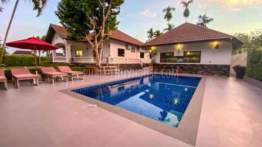 CHA6901: 5 bedroom villa with a large plot of land in Chalong
