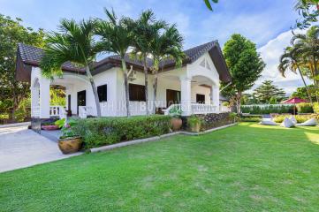 CHA6901: 5 bedroom villa with a large plot of land in Chalong