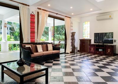 NAI6799: 4 bedroom villa surrounded by a tropical garden in Nai Harn area