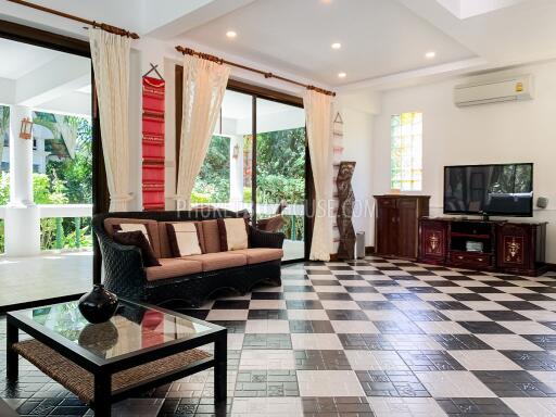 NAI6799: 4 bedroom villa surrounded by a tropical garden in Nai Harn area