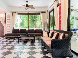 NAI6799: 4 bedroom villa surrounded by a tropical garden in Nai Harn area