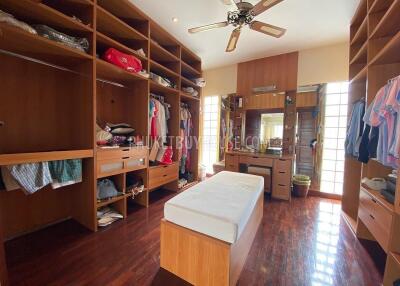 SUR6769: 5 Bedroom Villa in Surin