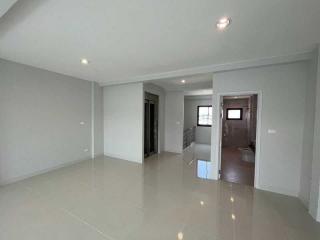 For Rent Bangkok Home Office Sukhumvit 77 BTS Srinuch Prawet