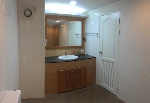 For Sale and Rent Bangkok Condo Srivara Mansion 1 Ratchadaphisek MRT Huai Kwang Din Daeng